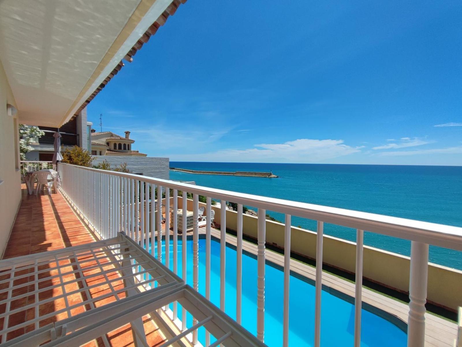 Isiyol Apartment เพนิสโคลา ภายนอก รูปภาพ